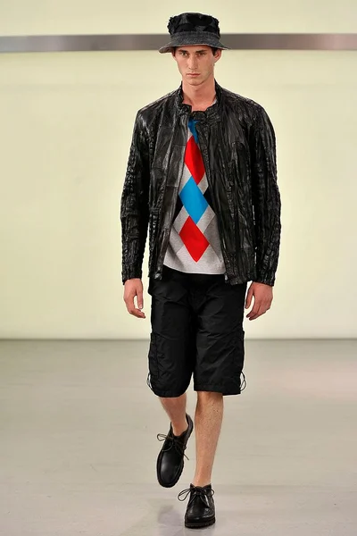 Look 19
